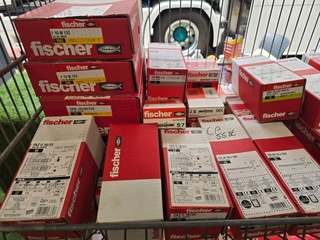 Schroeven En Pluggen Ca 55 Dozen Fischer, Partij